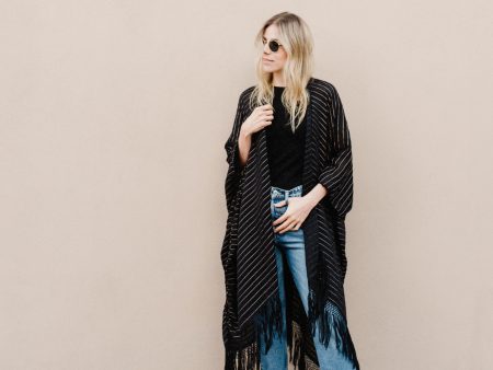 Poncho Martina Deshilado Negro Dorado Hot on Sale